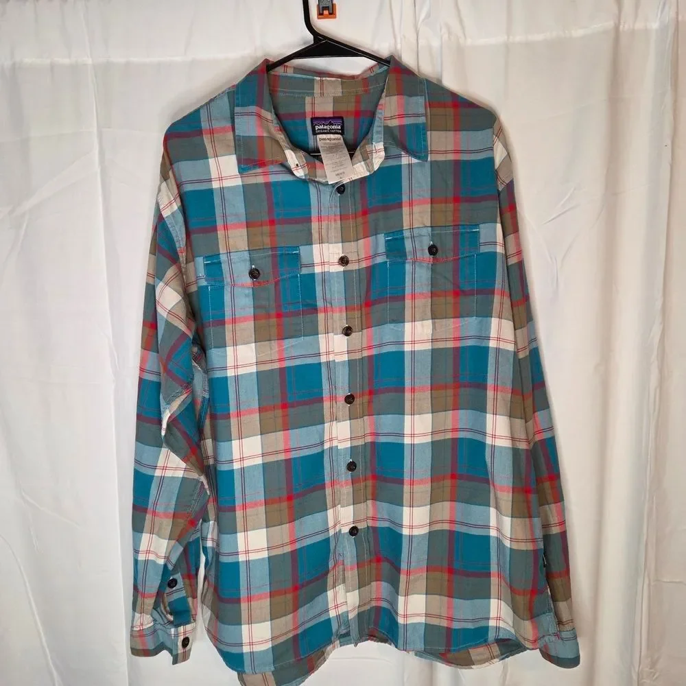 Patagonia Men's Casual Light Weight Blue and Red Plaid Button-Down Shirt Size L